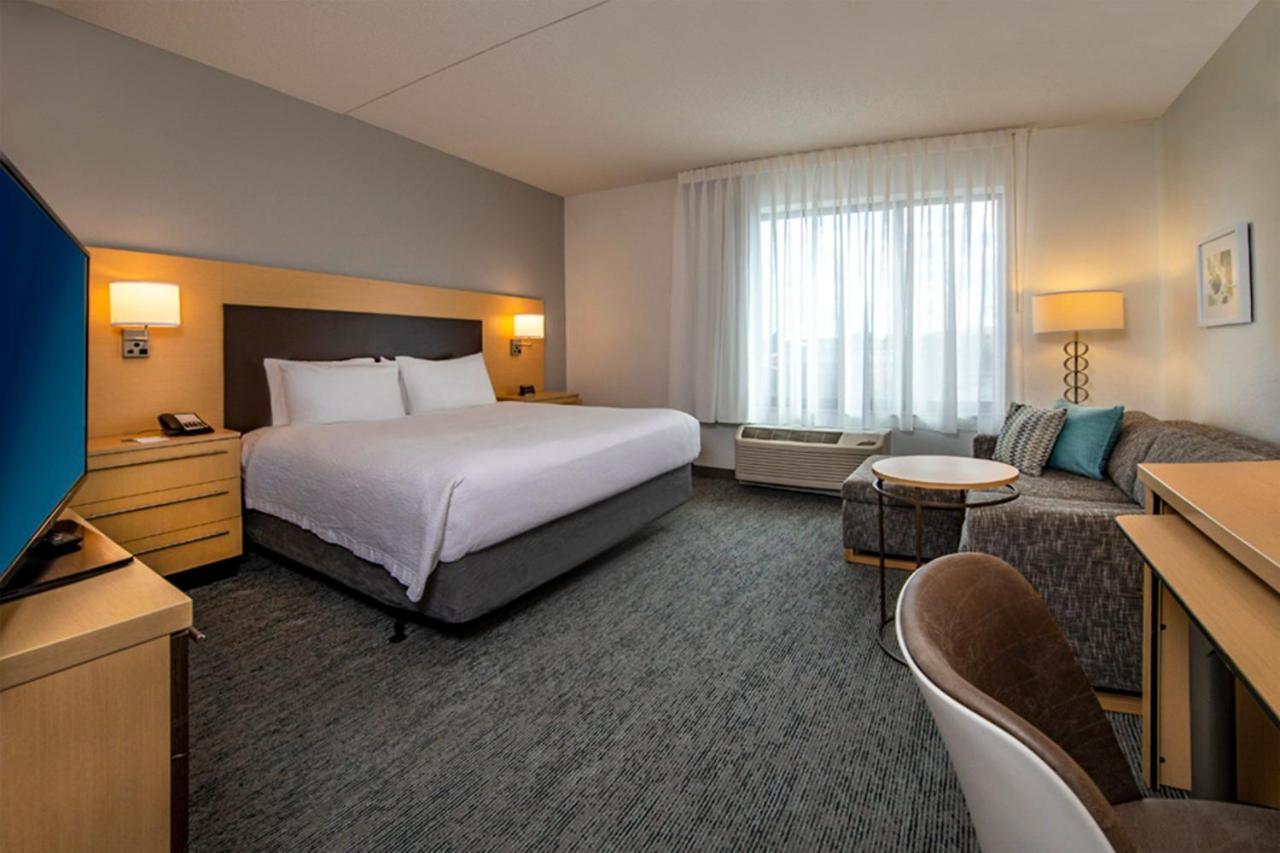 Towneplace Suites By Marriott Frederick Exterior foto