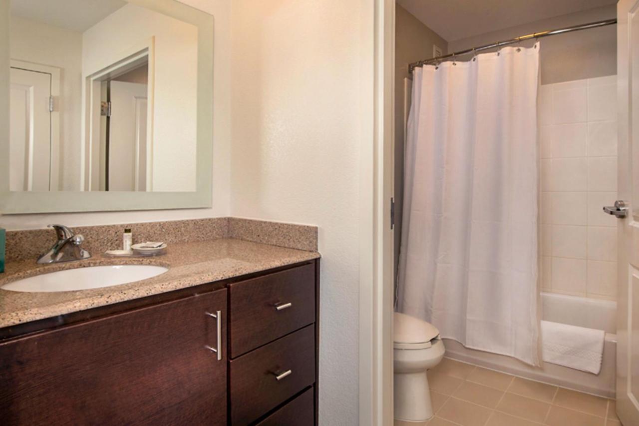 Towneplace Suites By Marriott Frederick Exterior foto