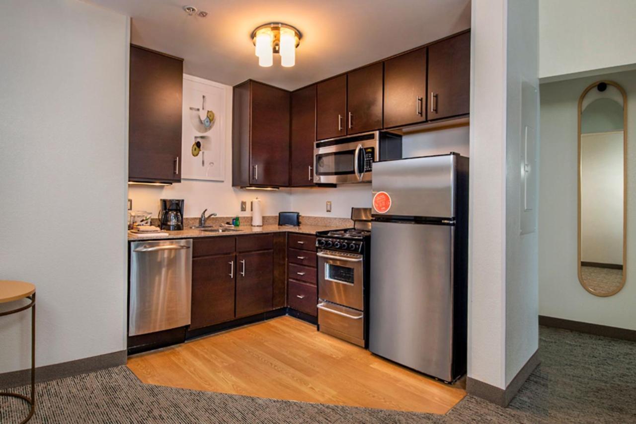 Towneplace Suites By Marriott Frederick Exterior foto