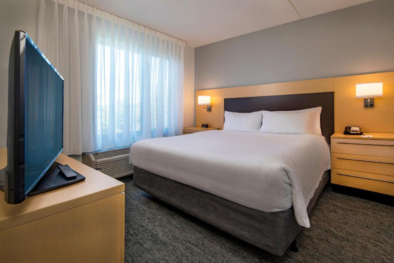 Towneplace Suites By Marriott Frederick Exterior foto