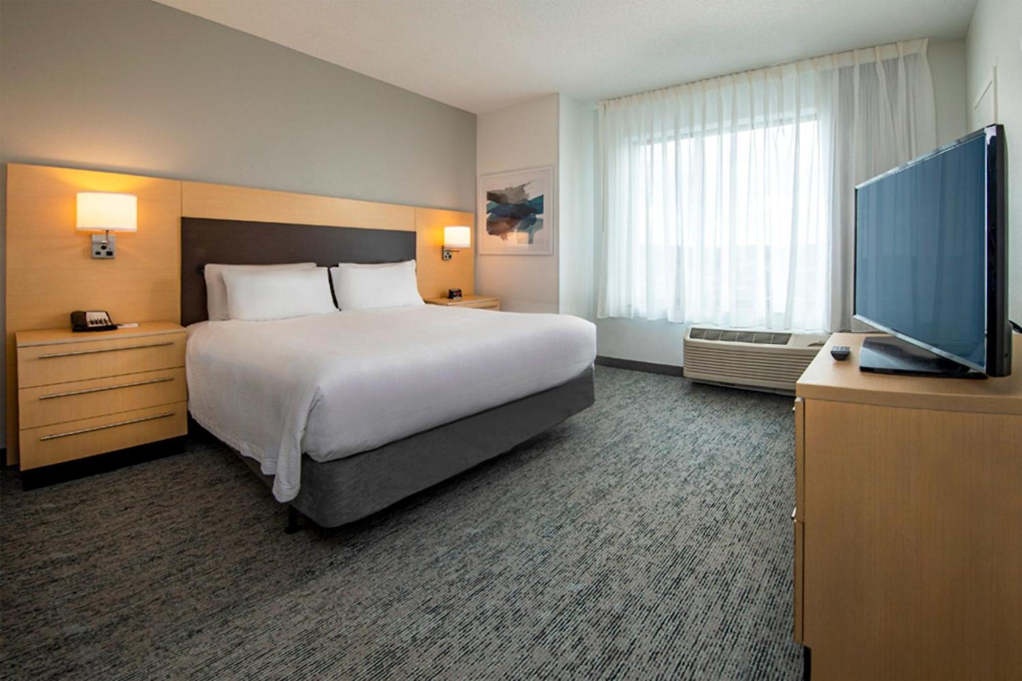 Towneplace Suites By Marriott Frederick Exterior foto