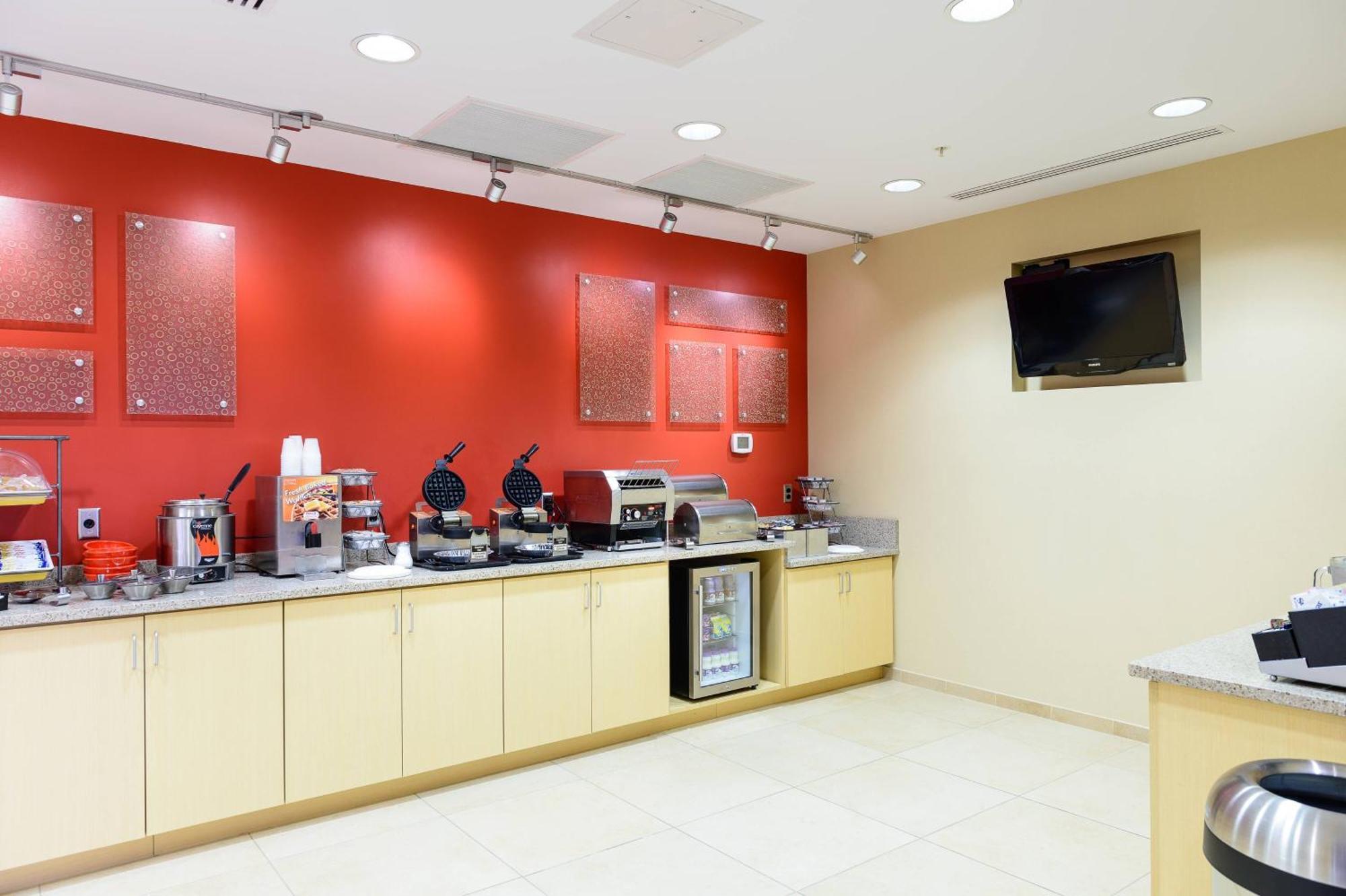 Towneplace Suites By Marriott Frederick Exterior foto